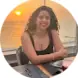 Retrato de Sandra en su perfil de Airbnb