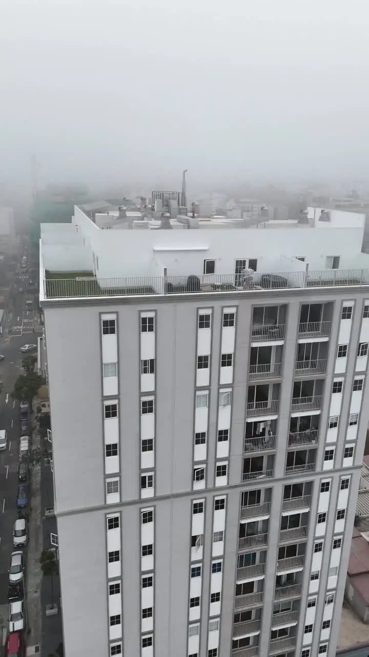 Primer plano de un dormitorio en un departamento de Airbnb administrado por Maison Nova en Lima